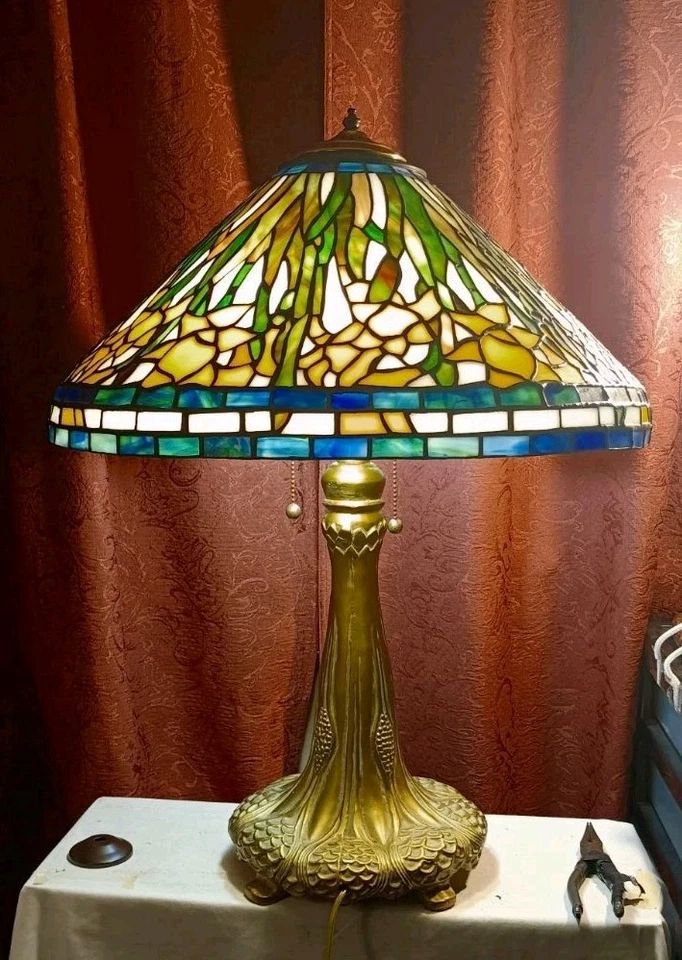 Tiffany Studio Reproduction Yellow Daffodils Stained Glass Lamp - Image 2 of 2