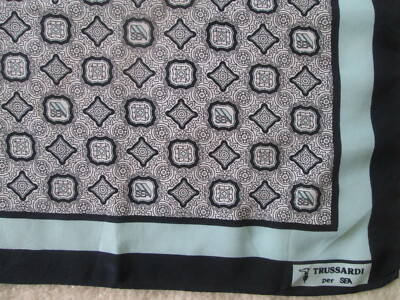 Foulard Vintage TRUSSARDI En Soie 100% - Dimensions 85x87 Cm, Couleur Bleu, Occasion
