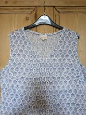 EAST SIZE 12 Linen Block Print Fleur-de-lis Geometric Sleeveless Blouse Vest Top