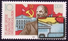 3130I Oktoberrevolution 10 Pf: rechte Spitze des Giebels offen, Feld 18 **