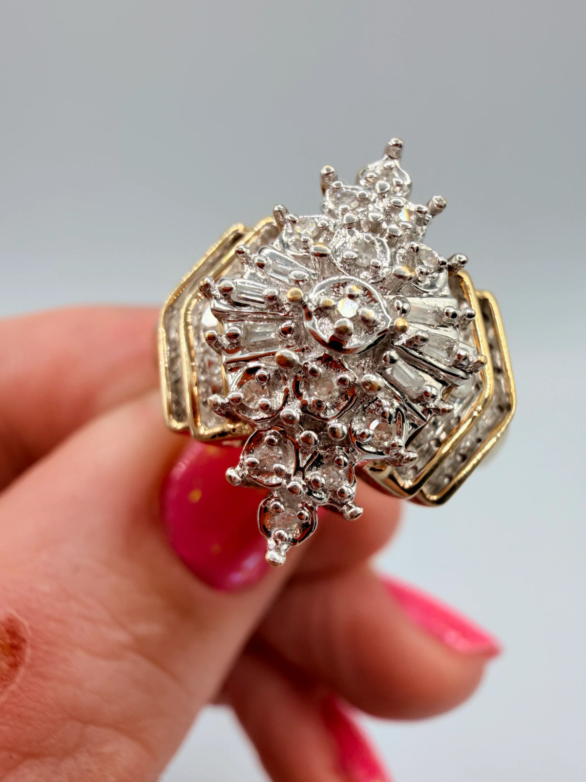 Solid 10K Yellow Gold Ring with Diamond Cluster S… - image 7