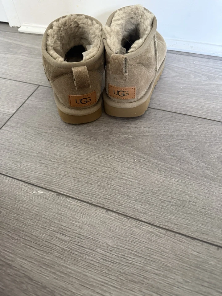 UGG Women's Classic Ultra Mini Size 6 Australia Shaded Clover, photo 4 of 5