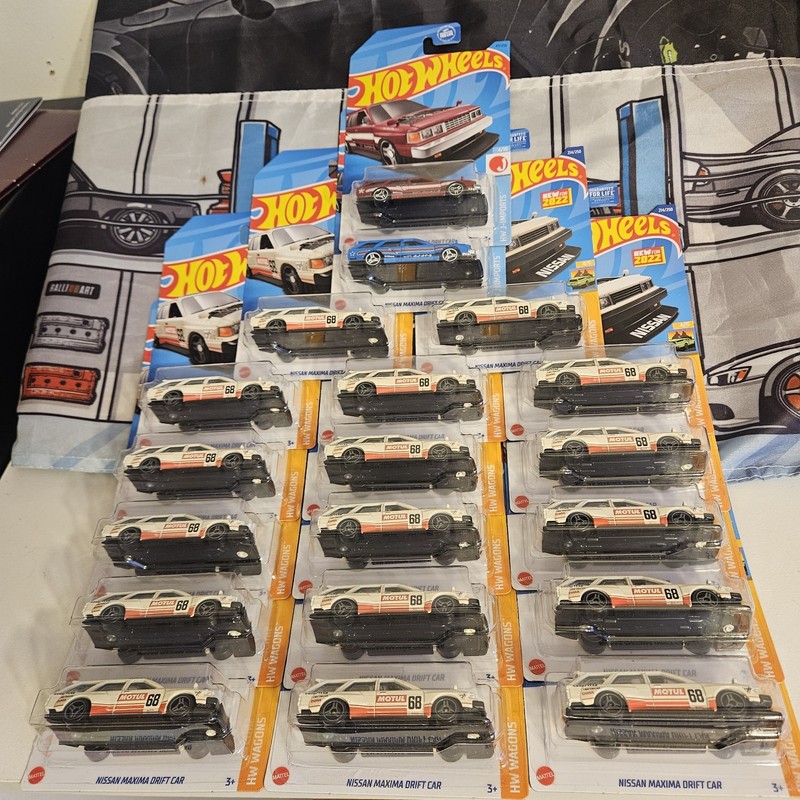 JDM  HOT WHEELS - LOT OF 19 - NISSAN MAXIMA DRIFT CAR  VARIOUS CASTING 