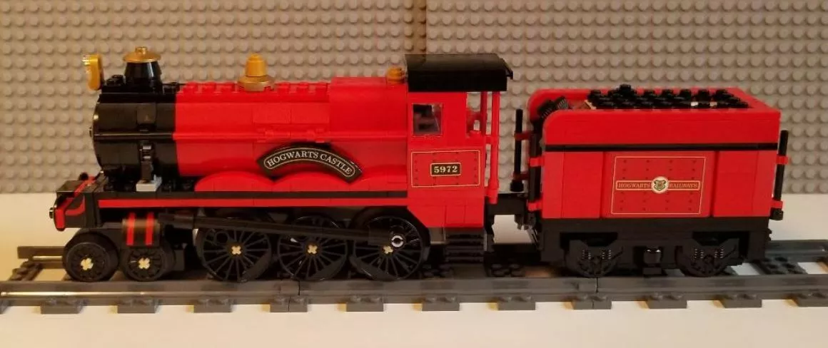 Hogwarts Express - LEGO Harry Potter 75955 with Powered Up 