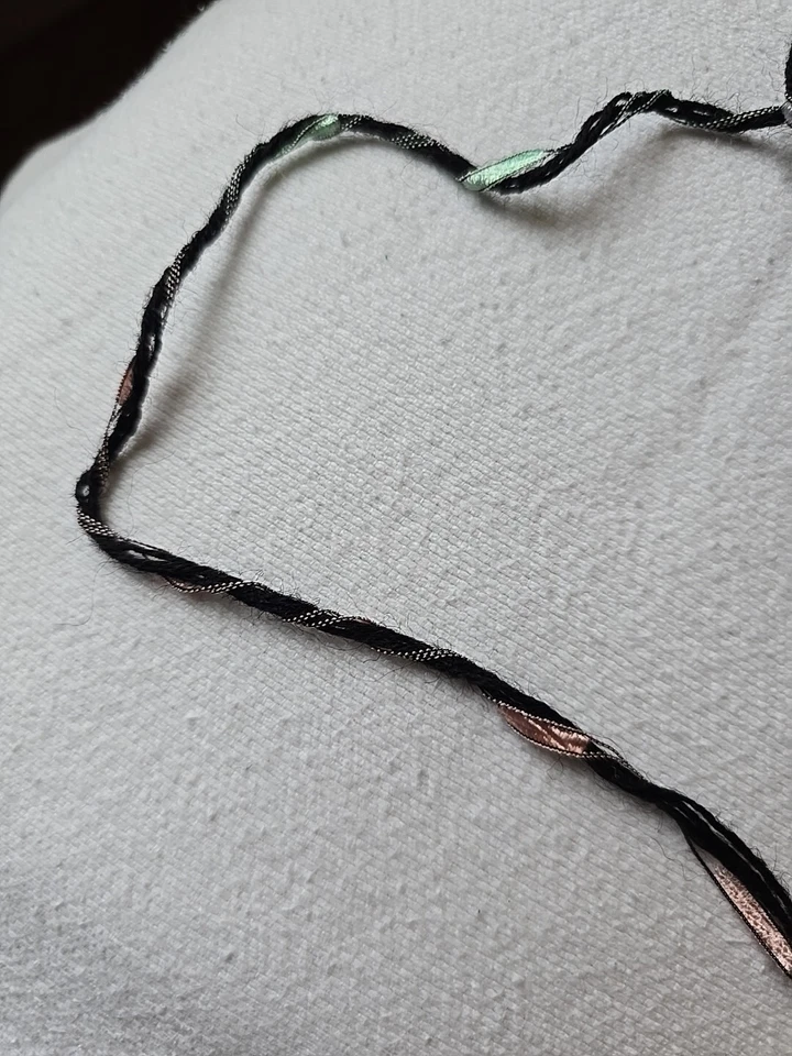 Cinta de fibra mixta Gala hilo de encaje negro rosa verde azul 110 gr/3,8 oz Foto 4 de 4