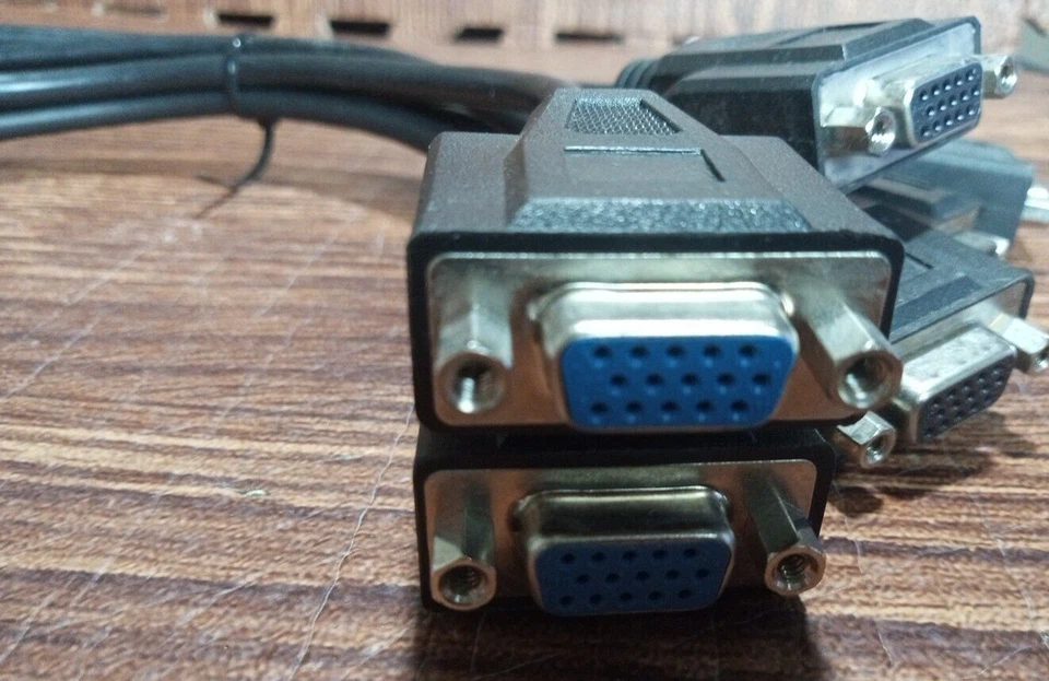 VGA Splitter Cable 1Ft 1 Male to 2 Female VGA Monitor Adapter Y Cable Set Of 3 - Image 4 of 4