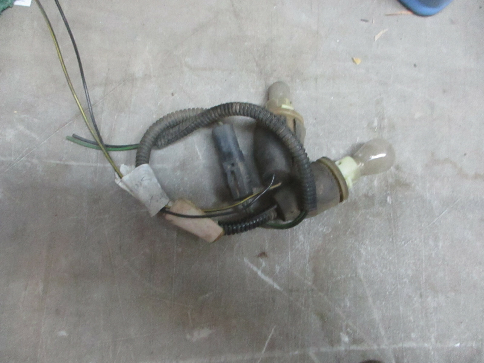 DRIVER FRONT BUMPER LENS WIRE HARNESS ## MASERATI CHRYSLER TC 89 90 91 