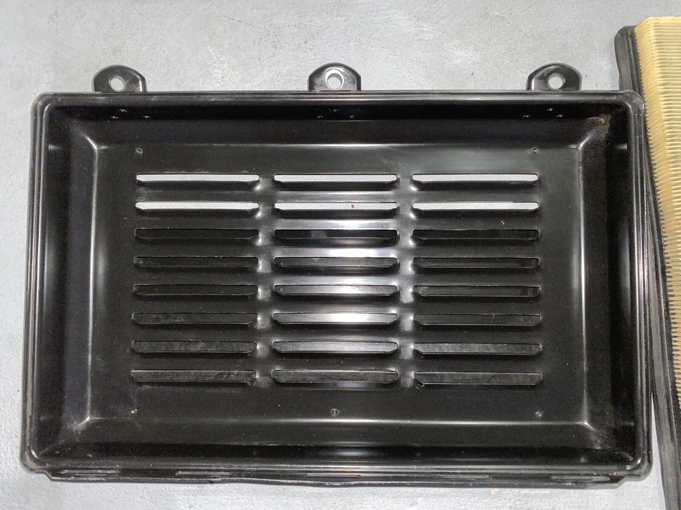 Chevrolet Corvett 1992-1996 Intake Filter Housing Foto 2 de 4