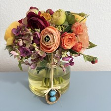 Beautiful Flower Arrangement in Glass Vase wi...