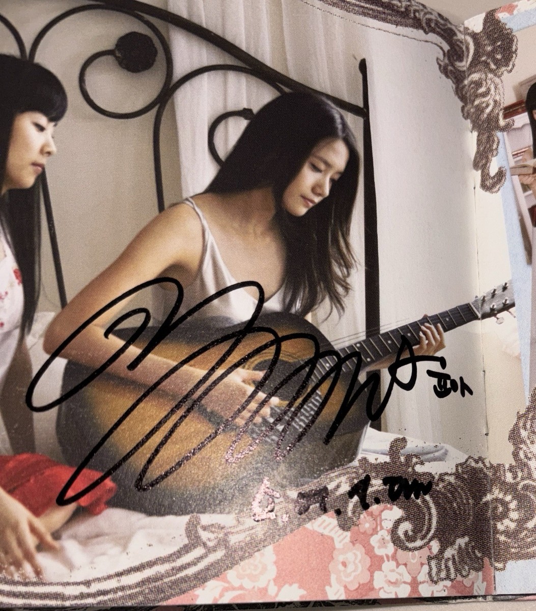 SNSD [Into the new world] All Member Autographed Signed Album