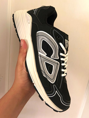 Dior B30 black 1:1 and white and  If you want a video send dm.