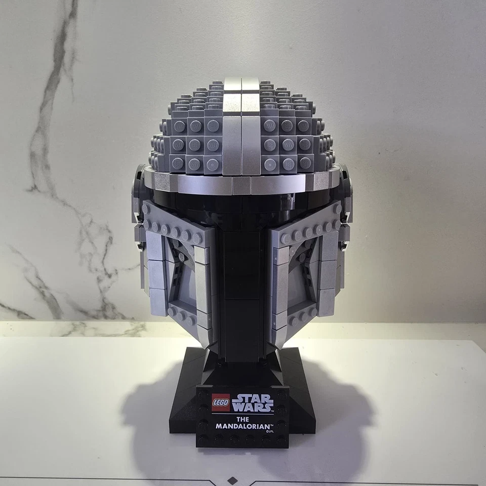 LEGO Star Wars 75328 The Mandalorian Helmet, photo 1 sur 5