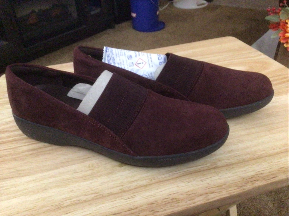 Easy Spirit Women's Karintia Wine Color Suede Slip On Shoes Size 8M New In Box - Image 3 of 3