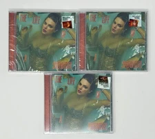 Taylor Swift - The Life of a Showgirl CD + Hand Signed Photo 1 + 2 + 3 - IN HAND