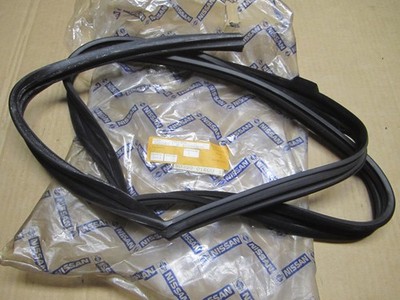 Nissan Bluebird U11 Dichtung Fensterführung vorne rechts NOS 80330-01E00 (496)