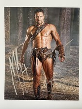 MANU BENNETT In Person Signed Autograph 20x25cm Spartacus