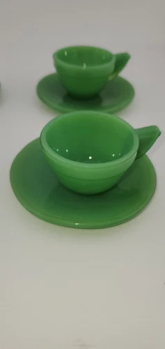 Vintage Akro Agate Set Of 4 Small Ring Green Tea Cups And Saucers  One White