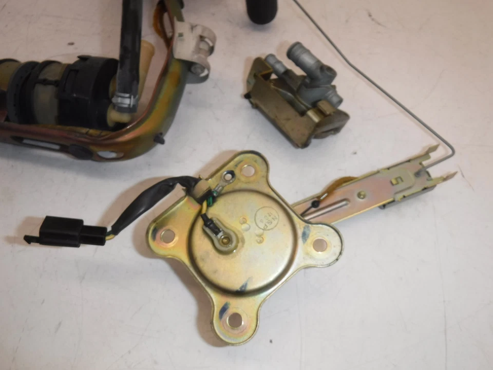 Honda Goldwing 1500 1996 OEM bomba de gas combustible con unidad de envío de flotador  Foto 2 de 4