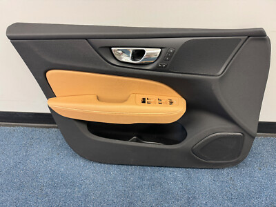 20-22 Volvo V60CC Left Front Door Trim Panel Black/Amber 31662040