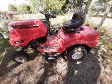MTD Tracteur tondeuse autoportée essence rouge/noir hydrostatique bac ramassage