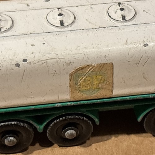 Vintage 70er Lesney Matchbox Diecast No 32 & 61 BP TRUCKS mit Reifen Made in England - Bild 4 von 8