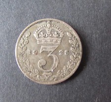 Great Britain Coin: 1925 King George V Silver (0.500) Threepence. Worn Condition