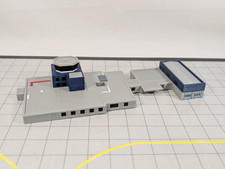 GLASGOW AIRPORT ATC Air Traffic Control Tower Maßstab 1:400 Gebäudemodell Landschaft