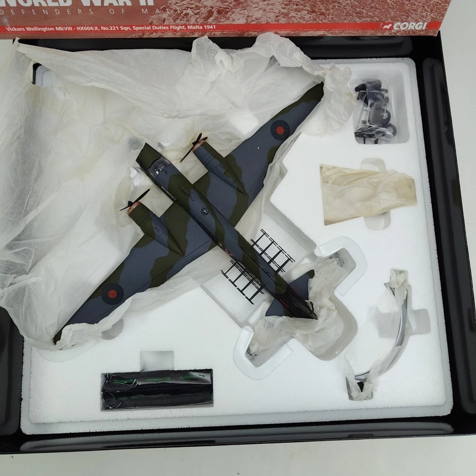 CORGI 1:72 Vickers Wellington MkVIII World War II Defenders of Malta AA34804 - Image 2 of 4