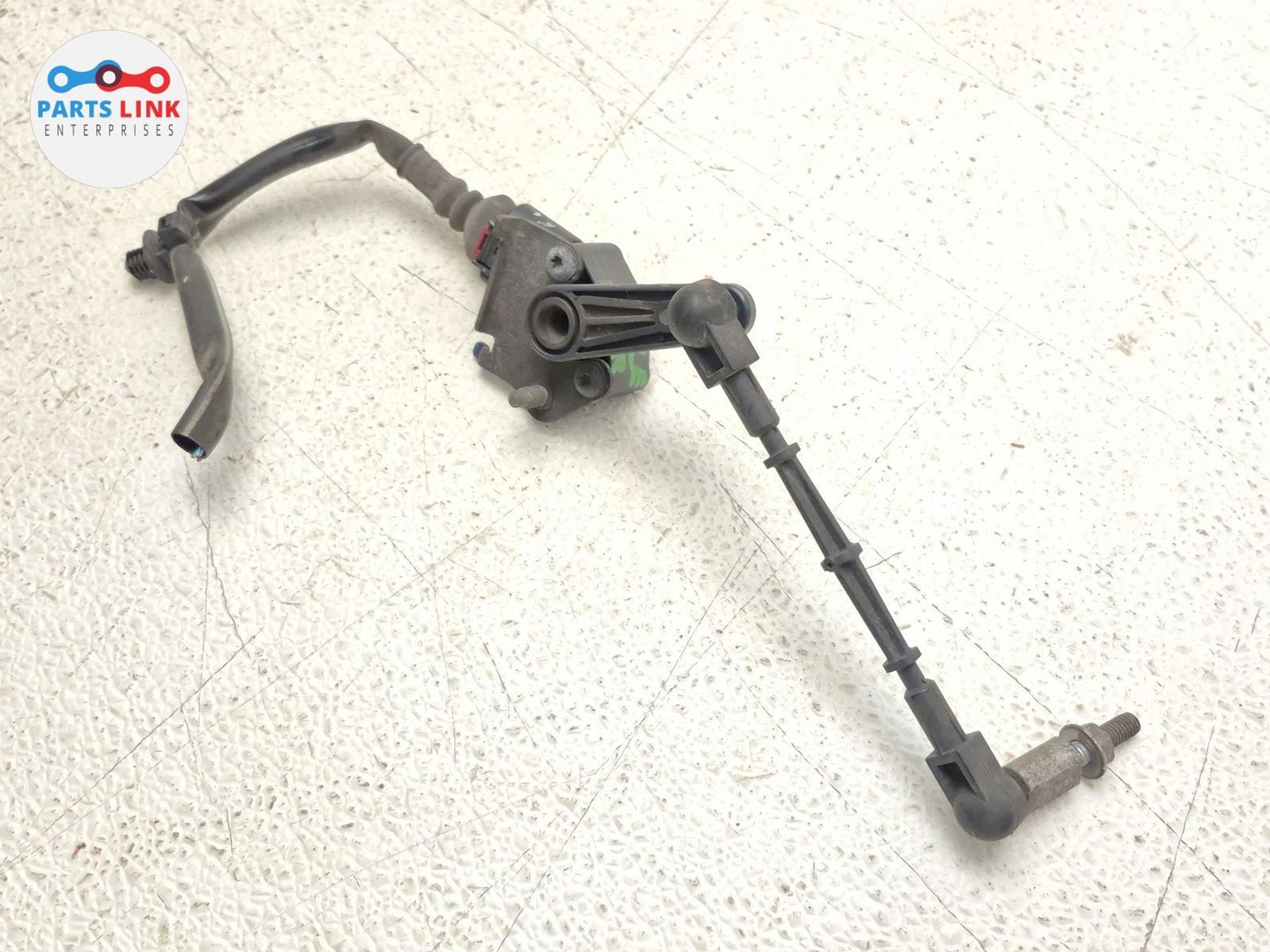 2016-20 BENTLEY BENTAYGA REAR RIGHT SENSOR LEVEL HEIGHT RIDE PLUG SET OEM 636