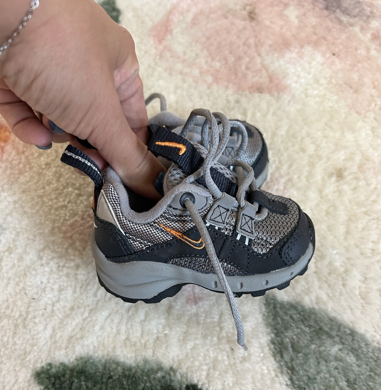 SAOLA Scarpe bambino Nike grigie e nere