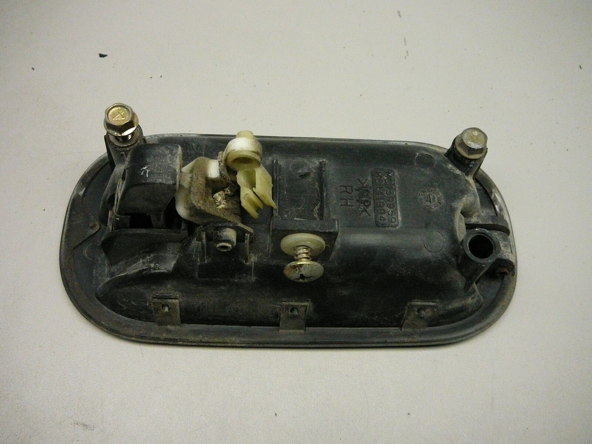 2000 MITSUBISHI FUSO RH EXTERIOR DOOR HANDLE MC139959 MC141994 | eBay