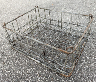 Highland Park Dairy Muskegon Michigan MI 11-55 Metal Bottle Wire Crate