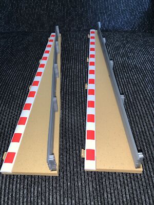 2 Scalextric Sportbahn Blei in Ausläufen mit Armco Schranken L7991 BE