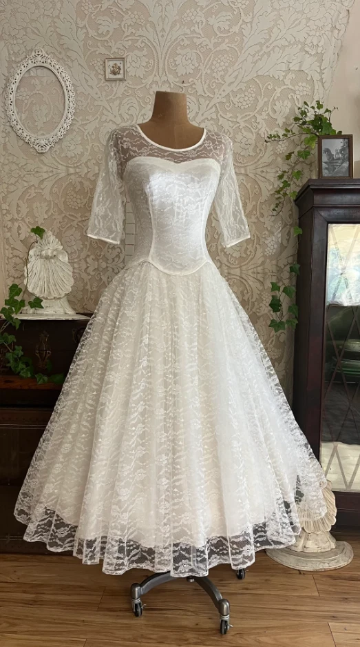 Short Lace Wedding Dresses Vintage A Line Half Sleeves Tea Length Bridal Gowns - Image 2 of 4