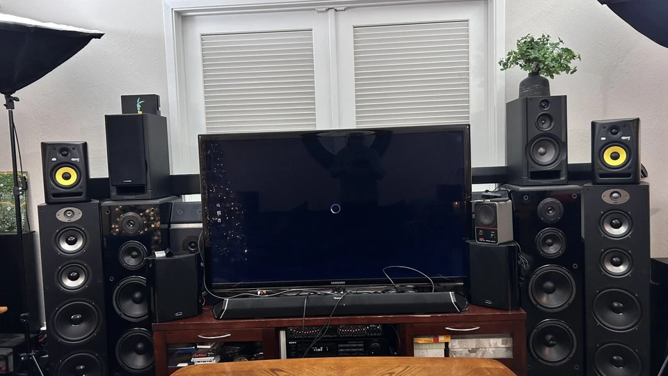 KRK Rokit 5 RPG2 100W Studio Monitor Speaker RCA Unbalanced TLS XLR Balnced Pair - Image 2 of 4