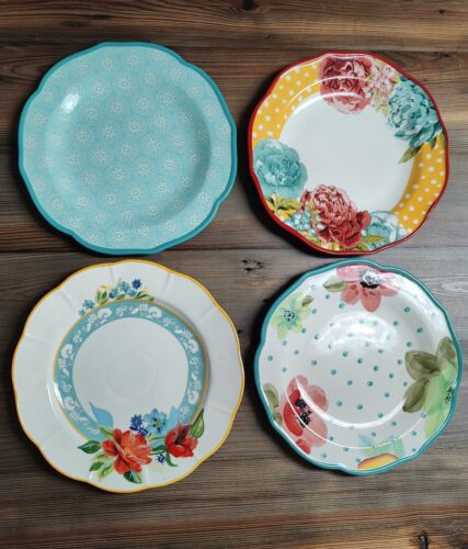 Pioneer Woman Dinner Plates Set 4 Unique Designs That Go Together To Create Home - Afbeelding 1 van 14