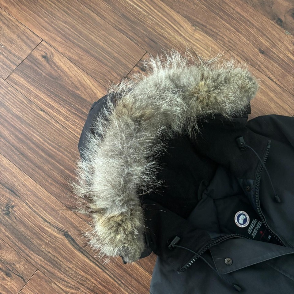 Canada Goose women’s Victoria parka winter coat size medium