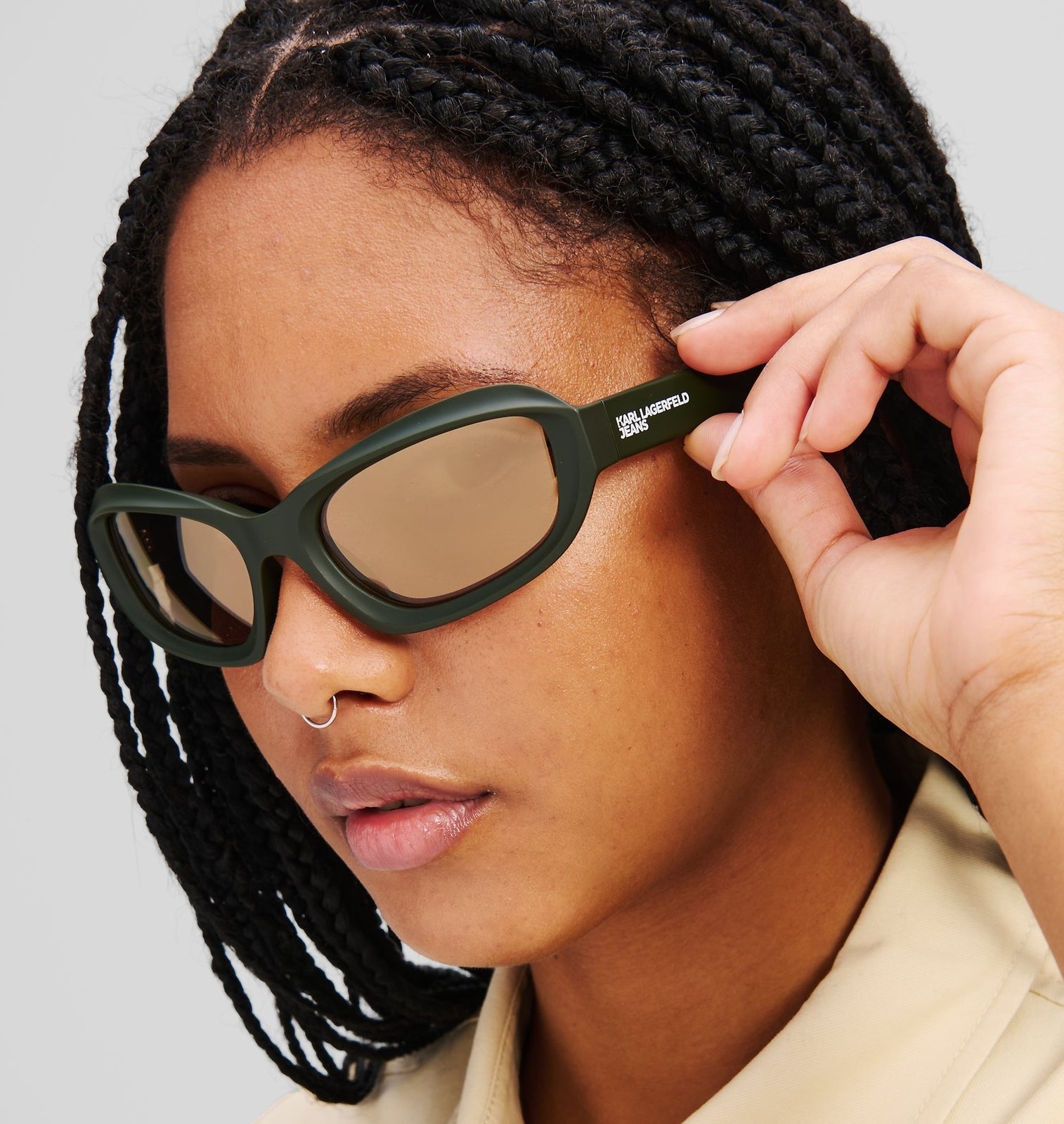 Солнцезащитные очки Karl Lagerfeld KLJ6200S-305-5721 57 мм 18890₽