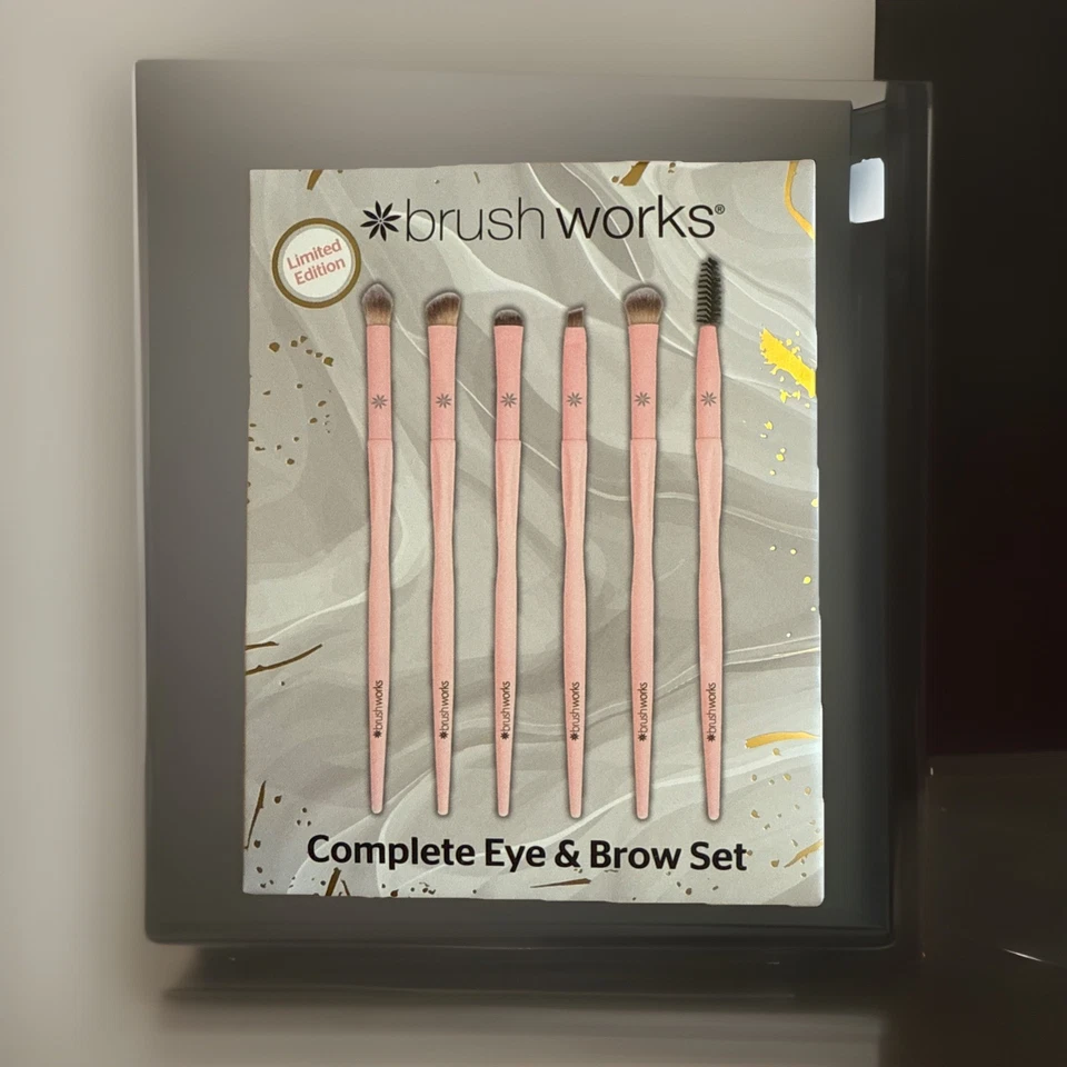 Ultimate Nude 35 Color Eyeshadow Makeup Palette with complete eye brush set - Image 4 of 4