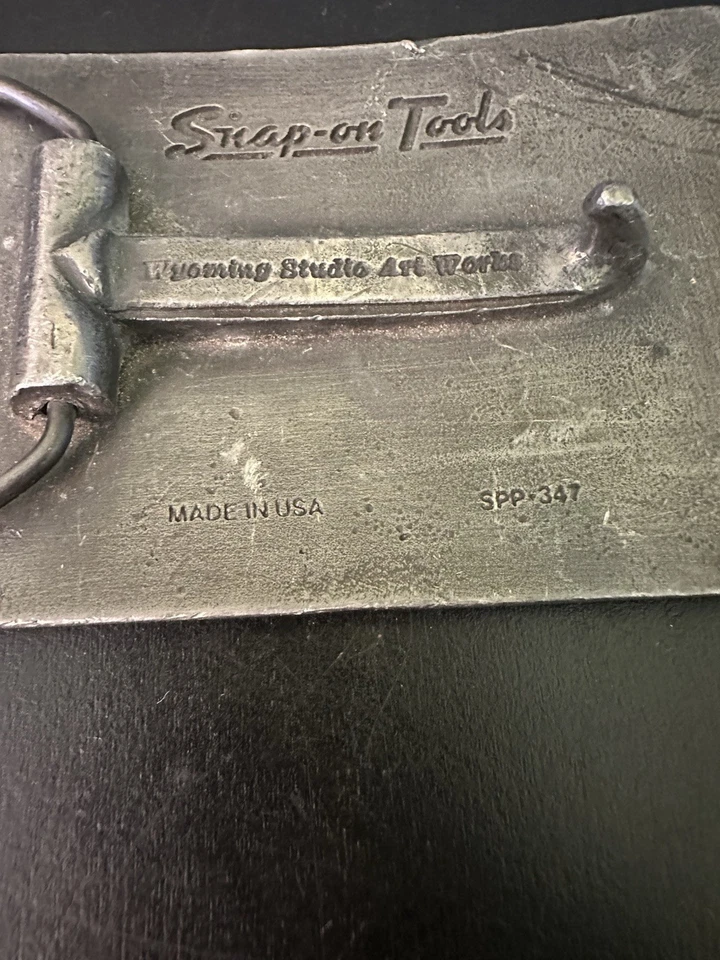 Llaves herramientas de metal de peltre con hebilla de cinturón a presión de colección #347 Wyoming Studio Art EE. UU. Foto 3 de 4