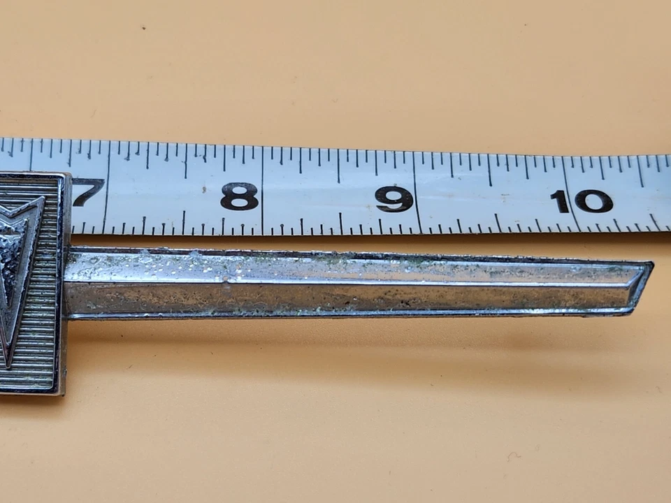 Pontiac Tempest Lemans GTO 1964 1965 panel de puerta emblema 4407973 bonito usado vintage Foto 4 de 4