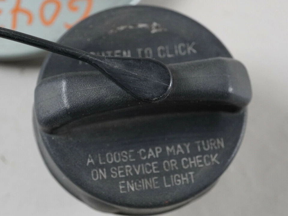 2001 - 2005 Chrysler Sebring Dodge Stratus Filler Fuel Door W Tank 04814825Ad Foto 3 de 4