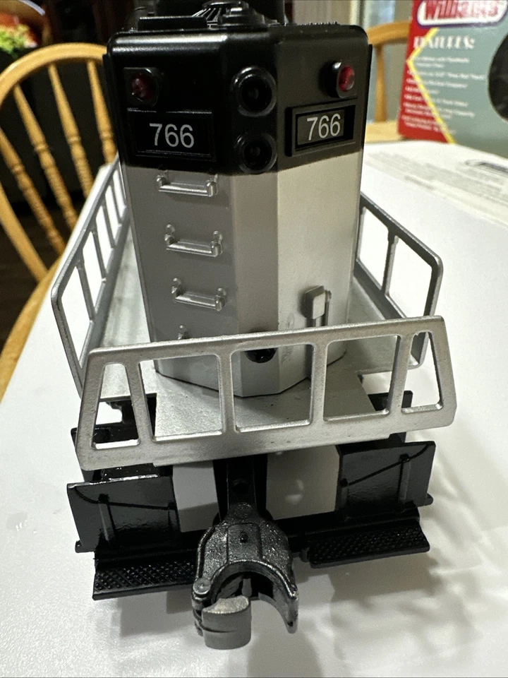 Williams O Gauge GP-9 Amtrak 766 - Image 2 of 4