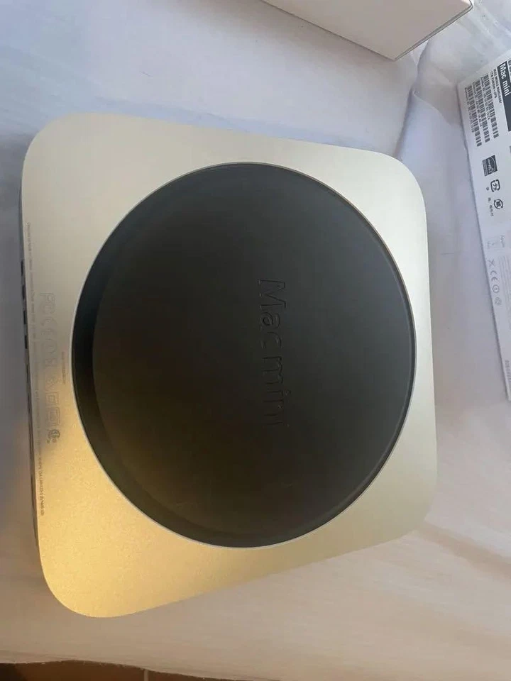 Apple Mac mini (finales de 2014) MGEQ2J/A, i5, XEY 8 GB DDR3 1,12 TB funcionando Foto 3 de 4