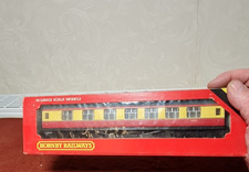 Hornby R437 BR Composite Coach
