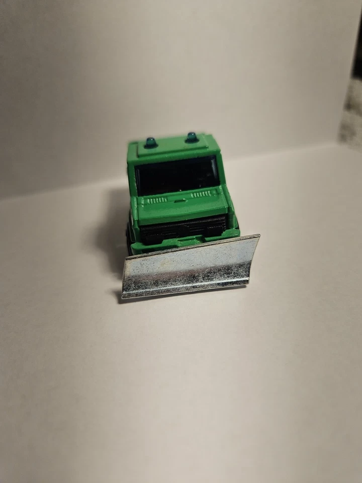Majorette No.259 Unimog Green Blue Lights  Blue Tint Windshield Siver Plow... - Image 3 of 4