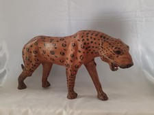 Scultura di Giaguaro rivestita in pelle