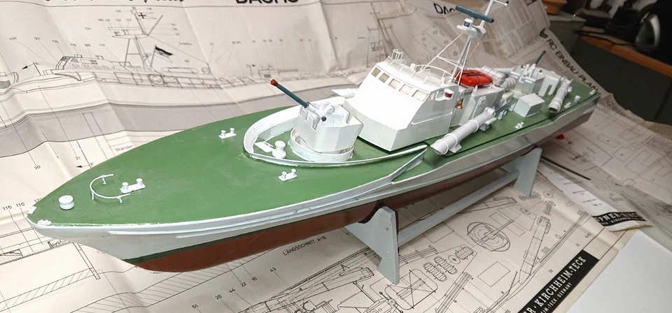 Graupner Schnellboot Dachs 1:45 fast fertig gebaut, mit Zubehör, mit 3 E-Motoren - Bild 3 von 4