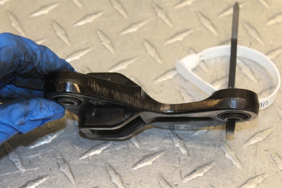 Suzuki Katana 600 GSX600F 2000 reposapiés delantero derecho clavija soporte soporte montaje Foto 4 de 4