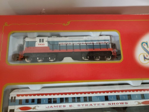 IHC 318 Strates Show Special Edition Series One Passenger Car Set. Sealed Cart. - Picture 2 of 5